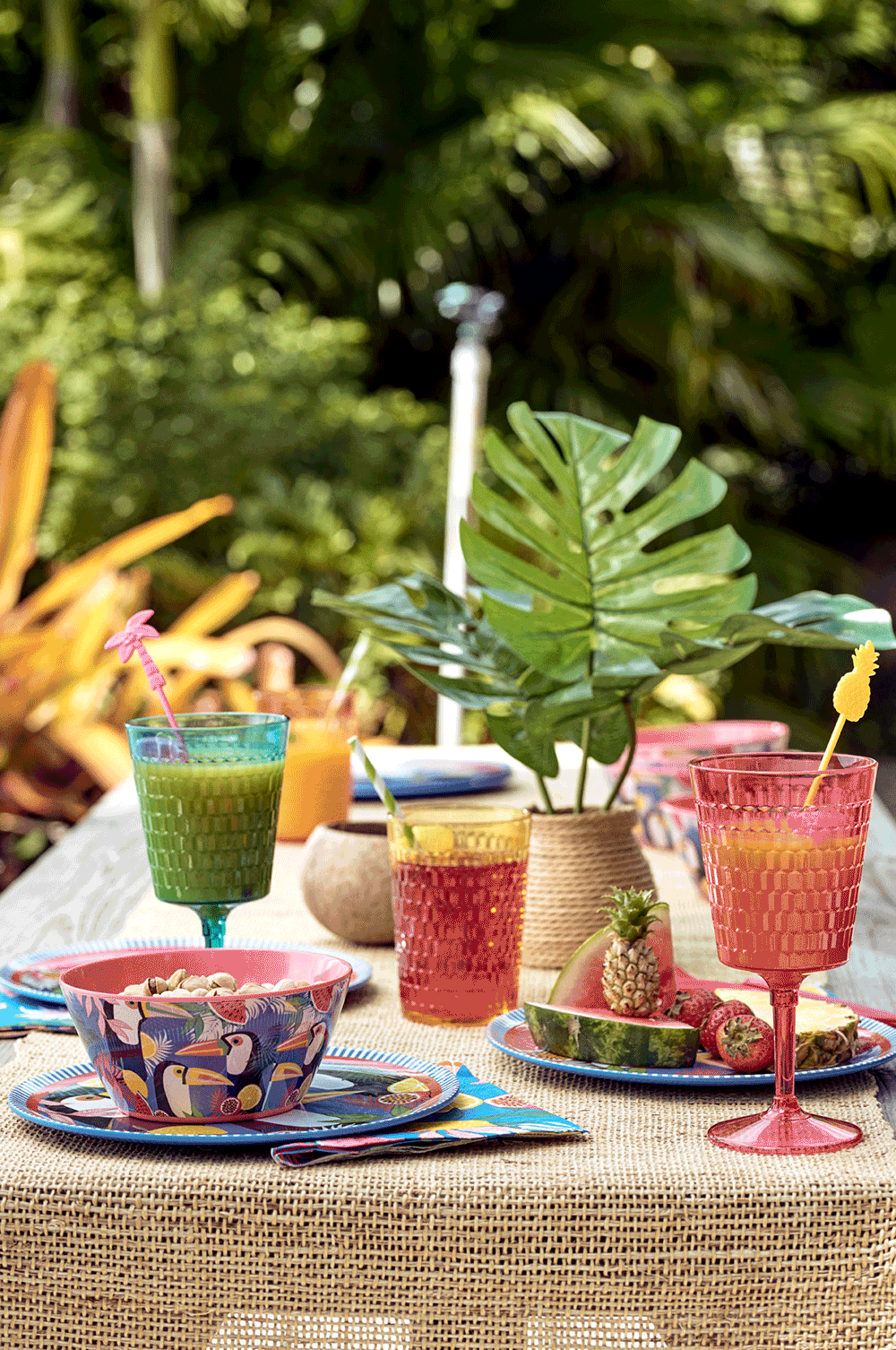 tropical-home-table-setting